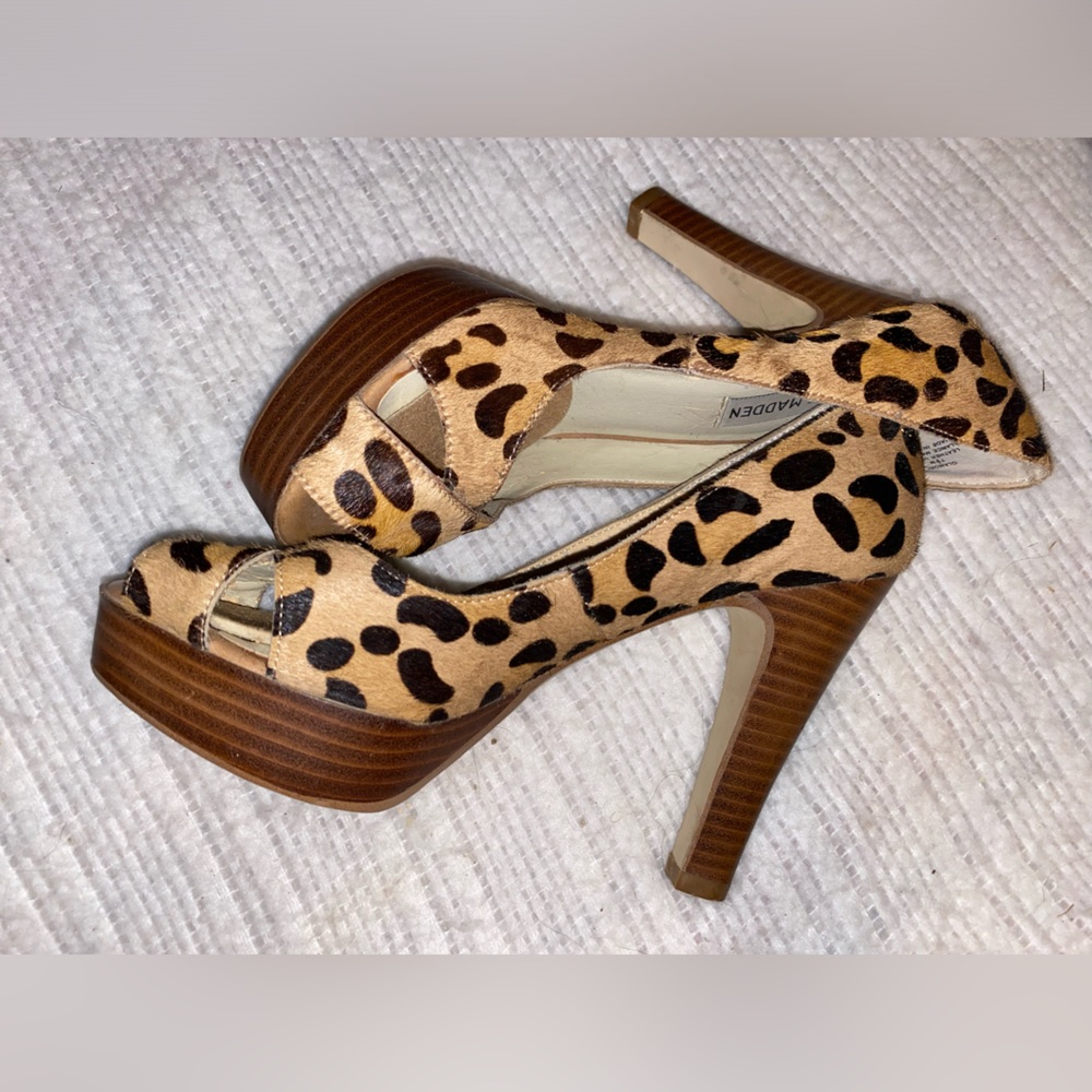 Steve Madden leopard print heeled dress shoes. Size 7.5 M.